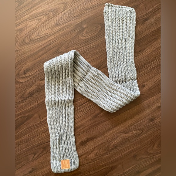 EST LOVE NWOT Knit Scarf Thin Unisex Cozy Wrap Est. with Love Kids Scarf – Grey - Picture 6 of 6